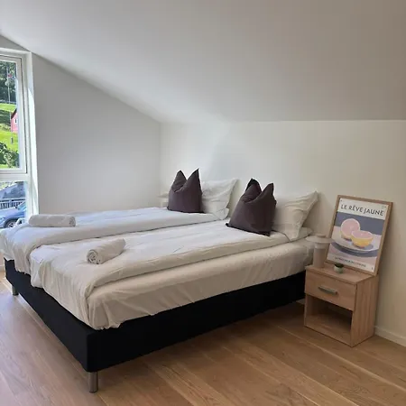 & Mountain Views - Luxury Penthouse - Free Parking