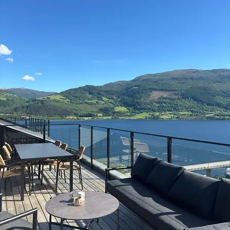& Mountain Views - Luxury Penthouse - Free Parking Apartman