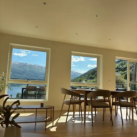 & Mountain Views - Luxury Penthouse - Free Parking Apartman Voss