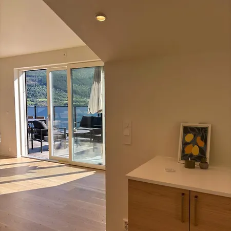 & Mountain Views - Luxury Penthouse - Free Parking Apartman *