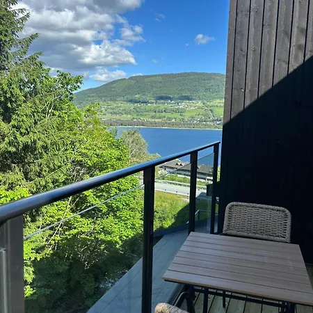 Apartman & Mountain Views - Luxury Penthouse - Free Parking *