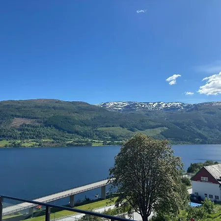 & Mountain Views - Luxury Penthouse - Free Parking Apartman *