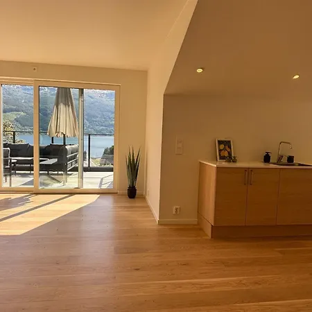 Apartman & Mountain Views - Luxury Penthouse - Free Parking